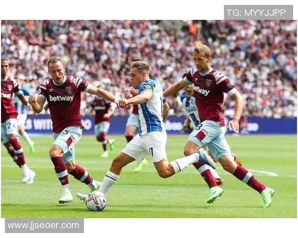 曼城与莱斯特城激战在即谁能在英超赛场上笑到最后